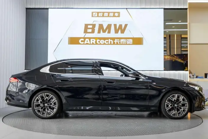 BMW 5 Series 2024 Model 530Li Exclusive Model M Sports Set – фото 7
