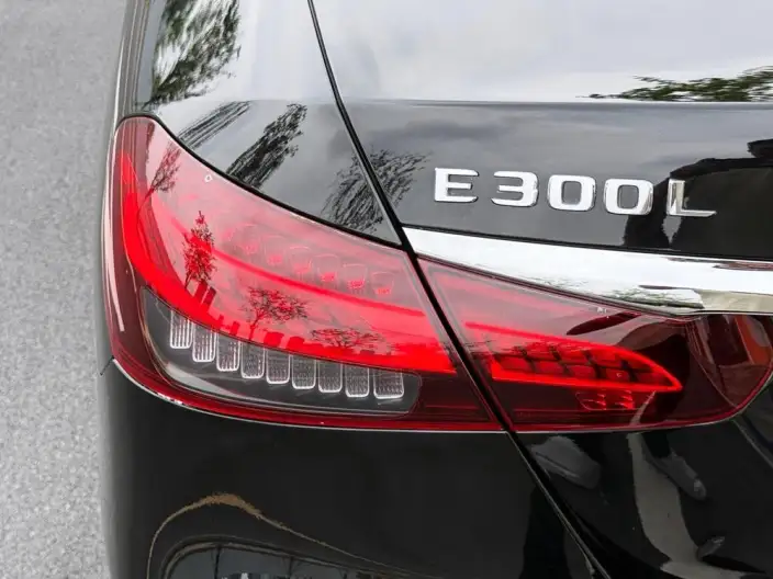Mercedes-Benz E-Class 2022 Model E 300 L Luxury Model sedan – фото 10