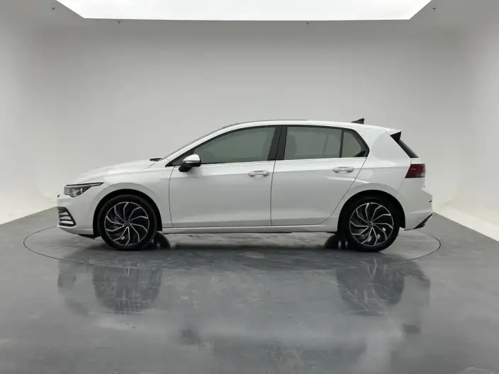 Volkswagen Golf 2023 Model 280TSI DSG Pro – фото 4