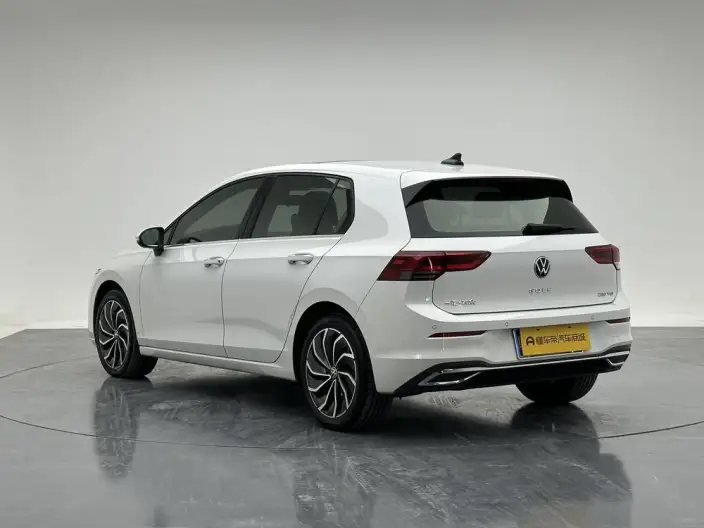 Volkswagen Golf 2023 Model 280TSI DSG Pro – фото 5