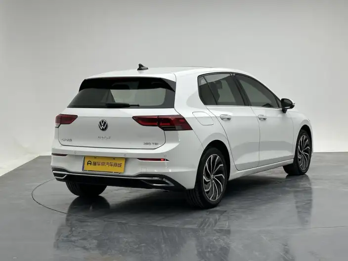 Volkswagen Golf 2023 Model 280TSI DSG Pro – фото 7
