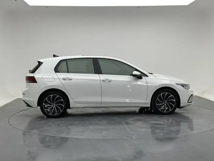 Volkswagen Golf 2023 Model 280TSI DSG Pro – фото 8