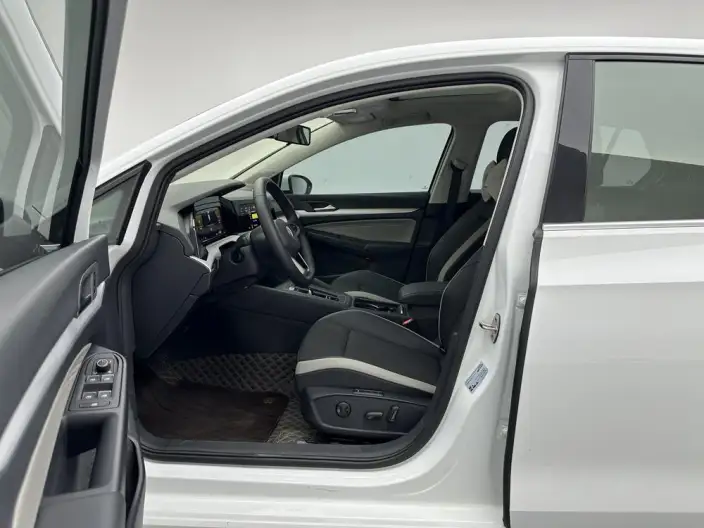 Volkswagen Golf 2023 Model 280TSI DSG Pro – фото 17