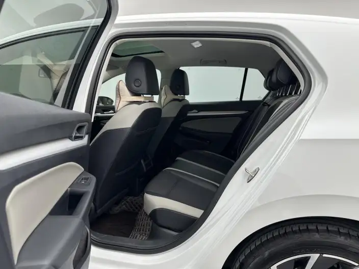 Volkswagen Golf 2023 Model 280TSI DSG Pro – фото 18