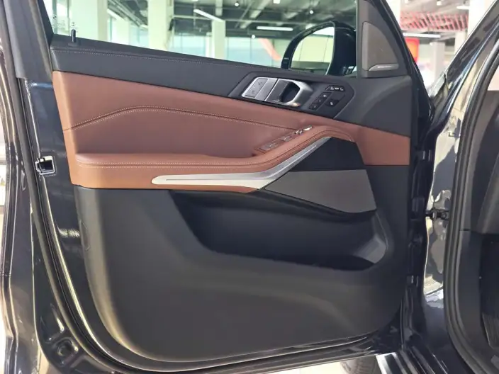 BMW X7 2021 Model xDrive40i Leading Model Luxury Set – фото 13