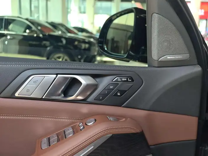 BMW X7 2021 Model xDrive40i Leading Model Luxury Set – фото 17