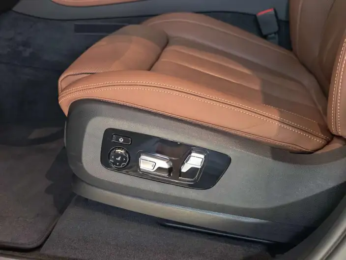 BMW X7 2021 Model xDrive40i Leading Model Luxury Set – фото 20