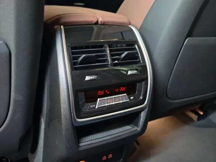 BMW X7 2021 Model xDrive40i Leading Model Luxury Set – фото 21