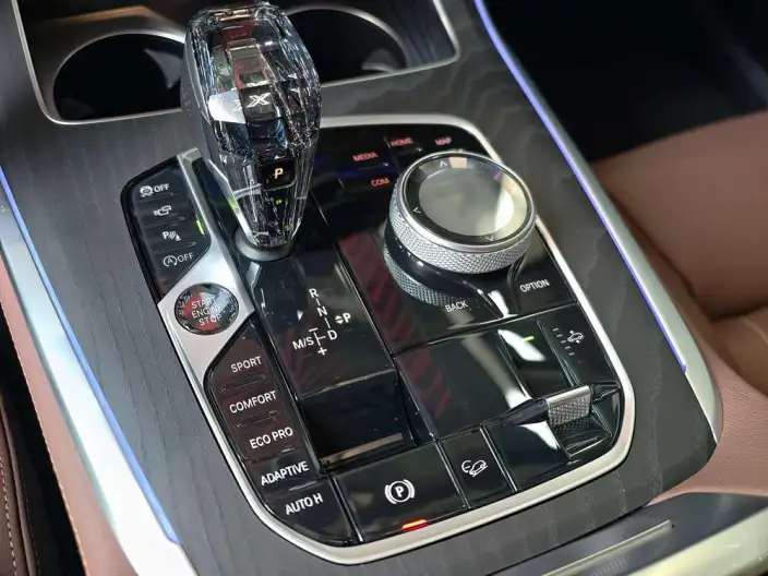 BMW X7 2021 Model xDrive40i Leading Model Luxury Set – фото 26