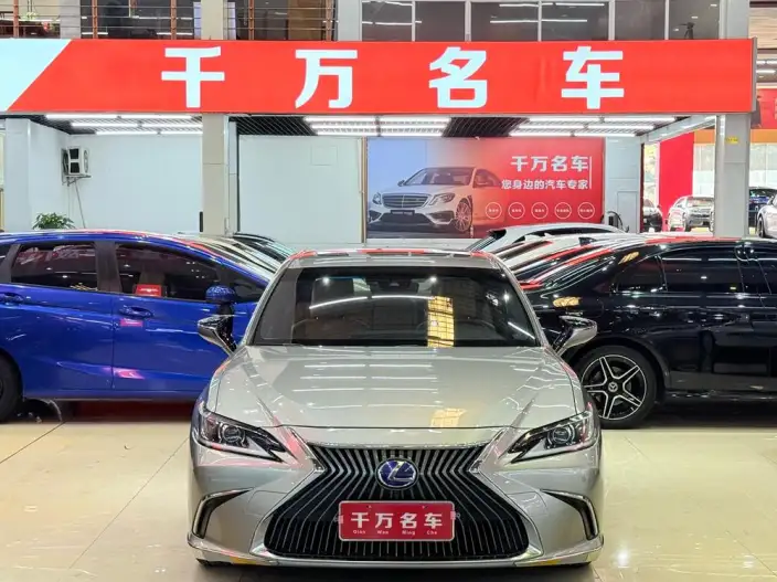 Lexus ES 2020 Model 300h Superior Edition China VI – фото 2