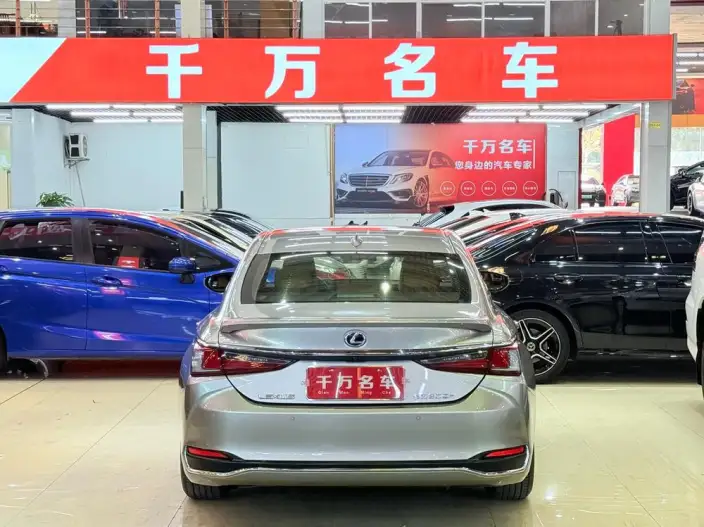 Lexus ES 2020 Model 300h Superior Edition China VI – фото 4