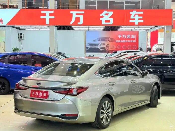 Lexus ES 2020 Model 300h Superior Edition China VI – фото 5