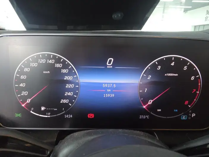 Mercedes-Benz GLC 2024 Model GLC 260 L 4MATIC Luxury Model 5 seat – фото 8