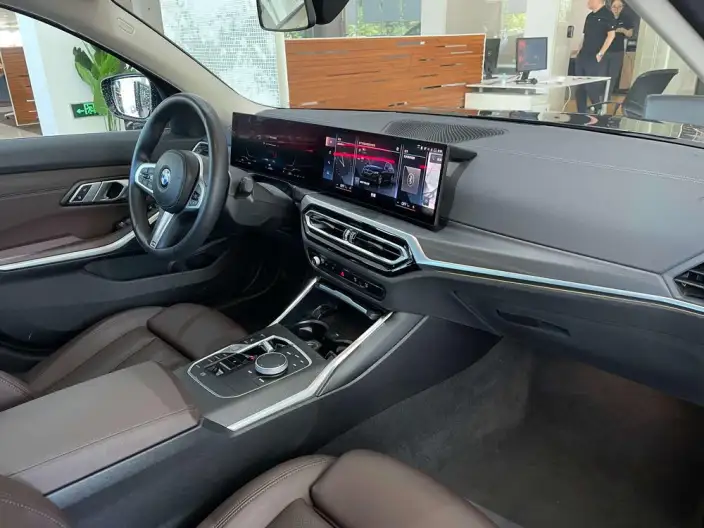 BMW 3 Series 2023 Model 325i M Sports Set – фото 7
