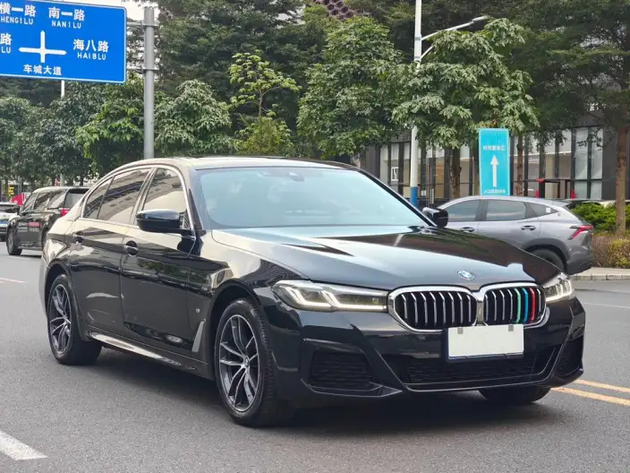 BMW 5 Series 2022 Model Facelift II 525Li M Sports Set – фото 3
