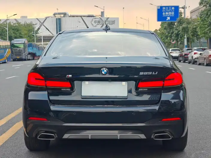 BMW 5 Series 2022 Model Facelift II 525Li M Sports Set – фото 5