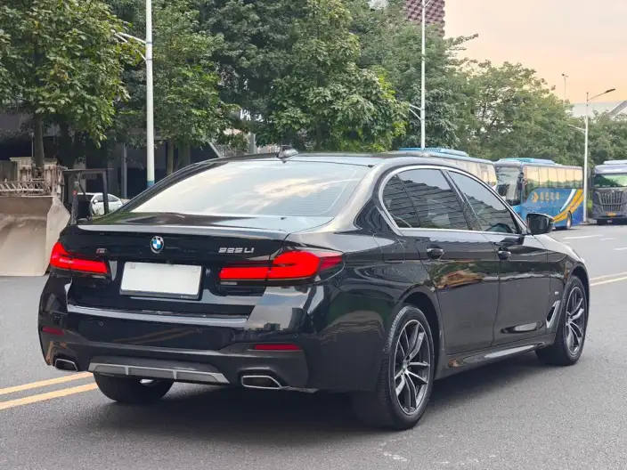BMW 5 Series 2022 Model Facelift II 525Li M Sports Set – фото 6