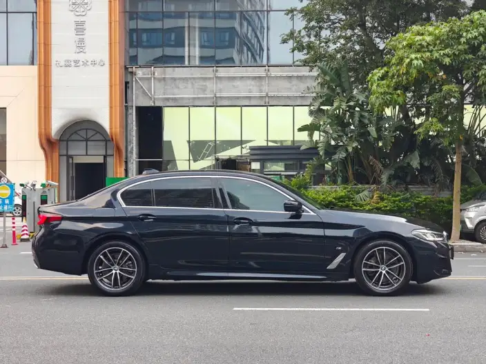 BMW 5 Series 2022 Model Facelift II 525Li M Sports Set – фото 7
