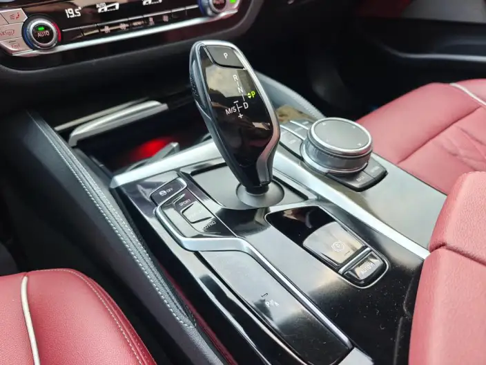 BMW 5 Series 2022 Model Facelift II 525Li M Sports Set – фото 17