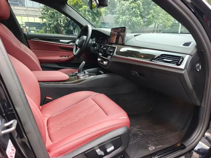 BMW 5 Series 2022 Model Facelift II 525Li M Sports Set – фото 20