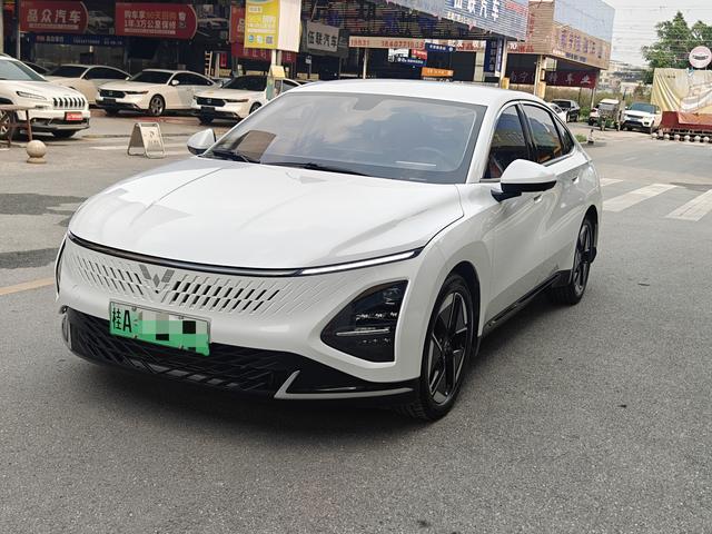 Wuling Starlight PHEV 2023 150 Advanced – фото 1