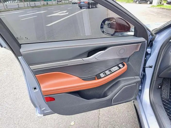 Lincoln Z 2022 Model i Cool Zun Shang Edition – фото 6