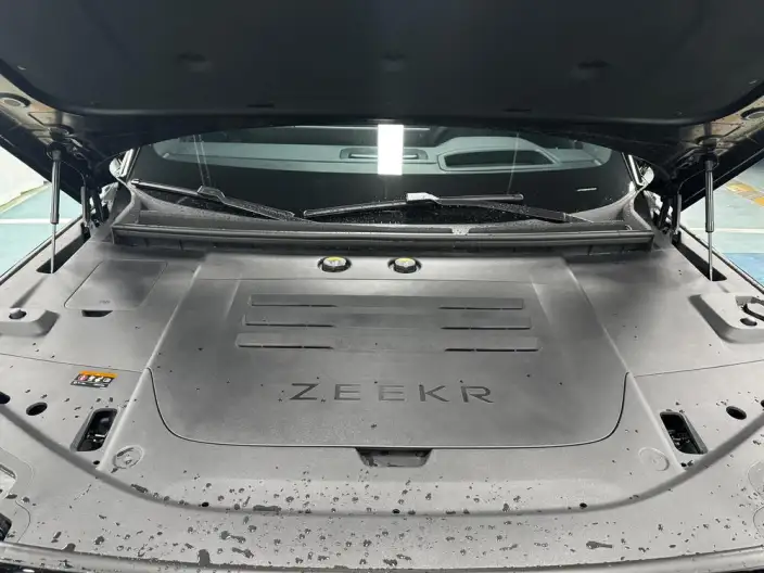 ZEEKR 9X 2025 Model Obsidian Black Edition 70kWh VI seat – фото 10