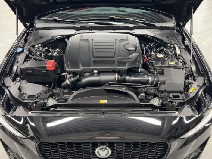 Jaguar XE L 2025 Model 2.0T 250PS R-DYNAMIC 90th Anniversary Collector Edition Edition – фото 8
