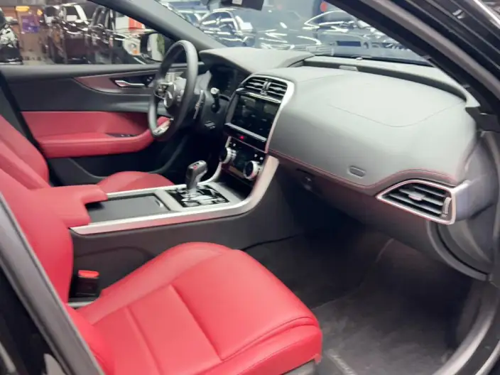 Jaguar XE L 2025 Model 2.0T 250PS R-DYNAMIC 90th Anniversary Collector Edition Edition – фото 12