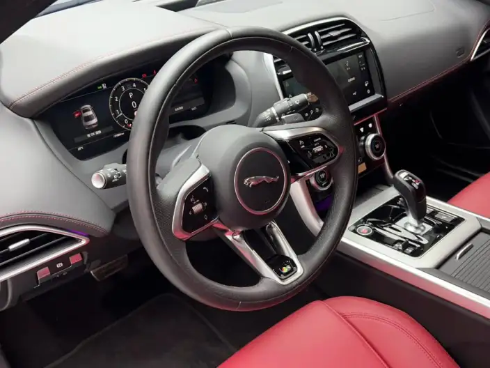 Jaguar XE L 2025 Model 2.0T 250PS R-DYNAMIC 90th Anniversary Collector Edition Edition – фото 16
