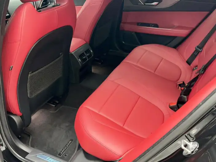 Jaguar XE L 2025 Model 2.0T 250PS R-DYNAMIC 90th Anniversary Collector Edition Edition – фото 21