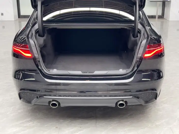 Jaguar XE L 2025 Model 2.0T 250PS R-DYNAMIC 90th Anniversary Collector Edition Edition – фото 24