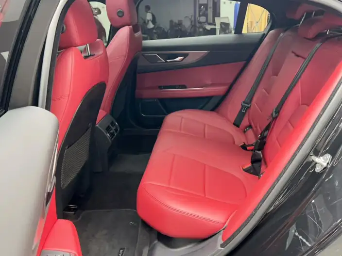 Jaguar XE L 2025 Model 2.0T 250PS R-DYNAMIC 90th Anniversary Collector Edition Edition – фото 25