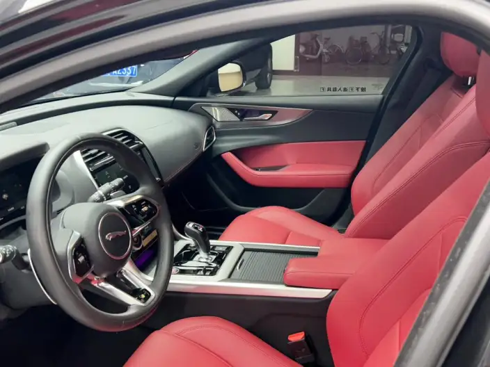 Jaguar XE L 2025 Model 2.0T 250PS R-DYNAMIC 90th Anniversary Collector Edition Edition – фото 26