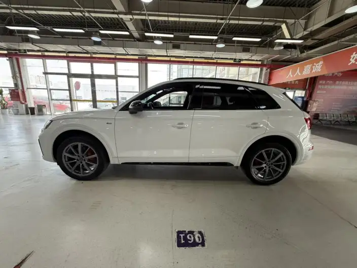 Audi Q5L 2024 Model 40TFSI Luxury Dynamic Model – фото 4