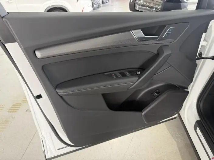 Audi Q5L 2024 Model 40TFSI Luxury Dynamic Model – фото 9