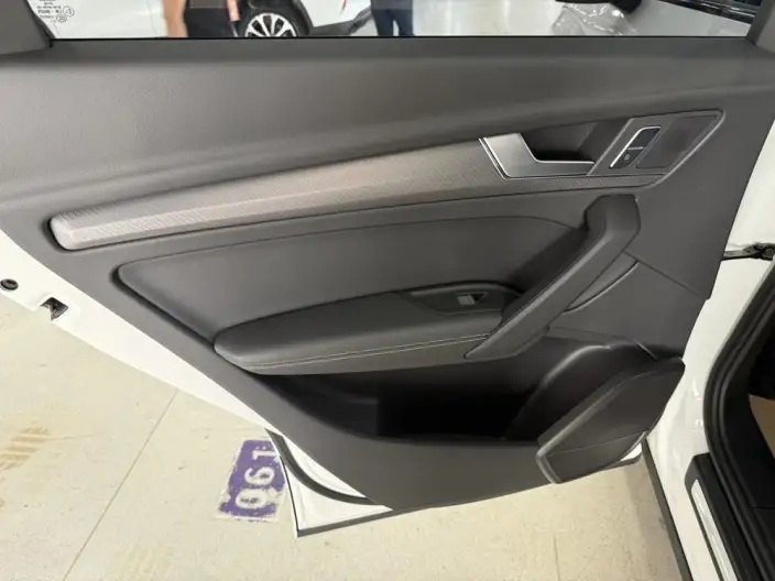 Audi Q5L 2024 Model 40TFSI Luxury Dynamic Model – фото 13
