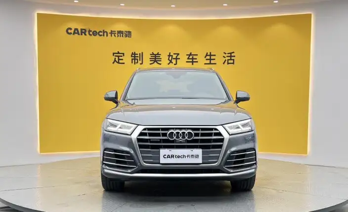 Audi Q5L 2020 Model 45 TFSI Exclusive Fashion Model – фото 2