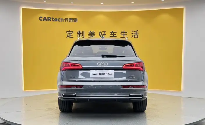 Audi Q5L 2020 Model 45 TFSI Exclusive Fashion Model – фото 3