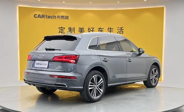 Audi Q5L 2020 Model 45 TFSI Exclusive Fashion Model – фото 4