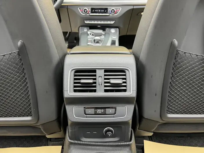 Audi Q5L 2020 Model 45 TFSI Exclusive Fashion Model – фото 13
