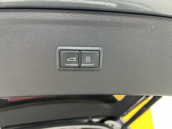 Audi Q5L 2020 Model 45 TFSI Exclusive Fashion Model – фото 14