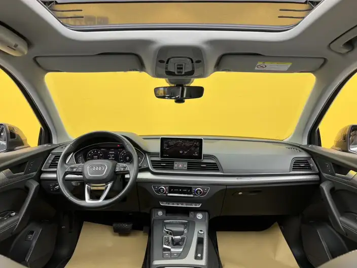 Audi Q5L 2020 Model 45 TFSI Exclusive Fashion Model – фото 15