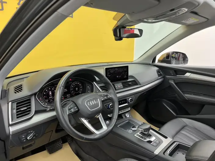 Audi Q5L 2020 Model 45 TFSI Exclusive Fashion Model – фото 19