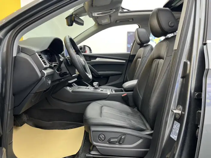 Audi Q5L 2020 Model 45 TFSI Exclusive Fashion Model – фото 21