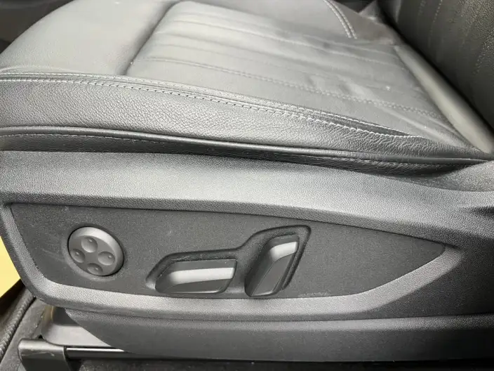 Audi Q5L 2020 Model 45 TFSI Exclusive Fashion Model – фото 22