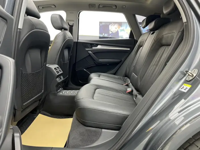 Audi Q5L 2020 Model 45 TFSI Exclusive Fashion Model – фото 23