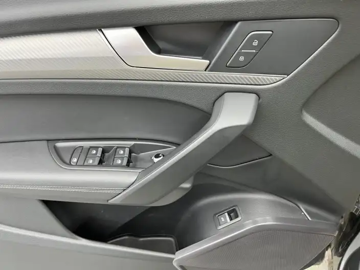 Audi Q5L 2020 Model 45 TFSI Exclusive Fashion Model – фото 24