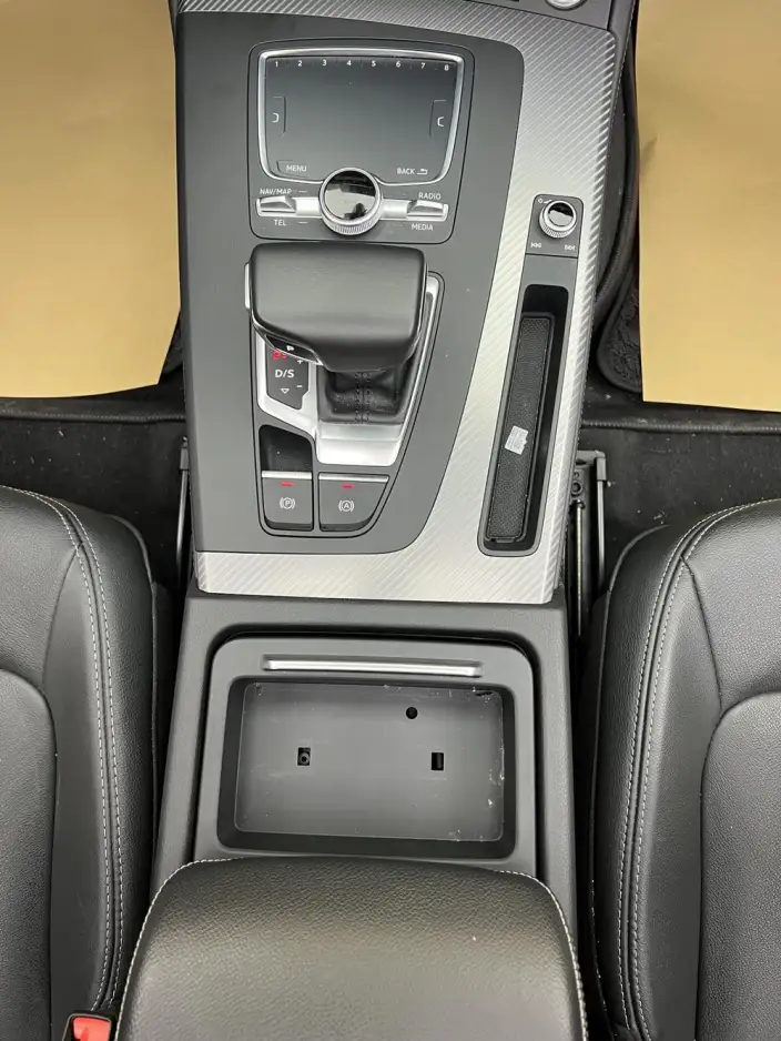 Audi Q5L 2020 Model 45 TFSI Exclusive Fashion Model – фото 26