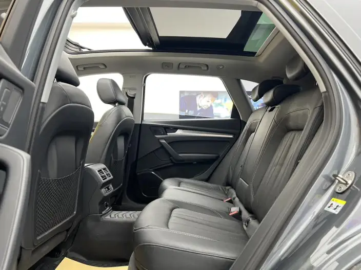 Audi Q5L 2020 Model 45 TFSI Exclusive Fashion Model – фото 27